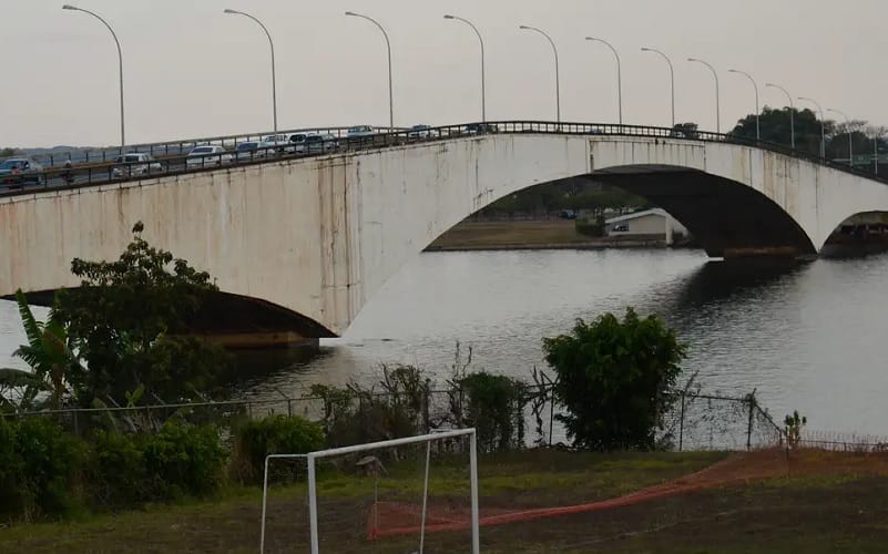 Ponte Honestino Guimarães será fechada por uma hora na virada do ano