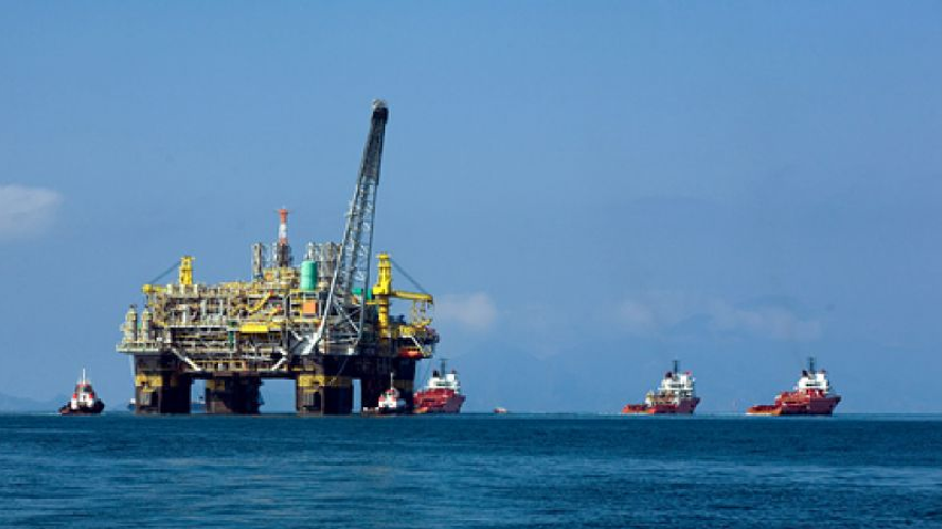 Exploração de petróleo alto mar Misto Brasília
