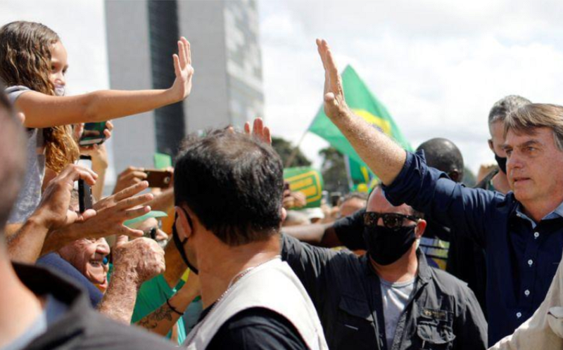 Pazuello e Bolsonaro quebram regra da pandemia em ...