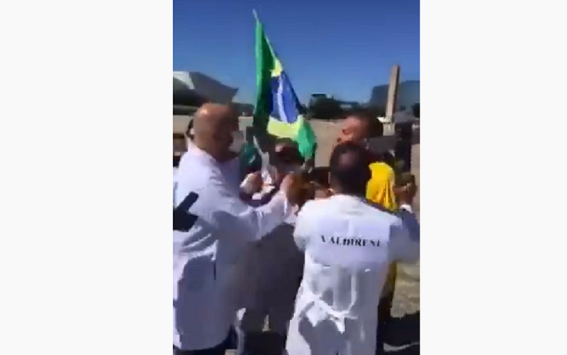 Bolsonaristas agridem enfermeiros