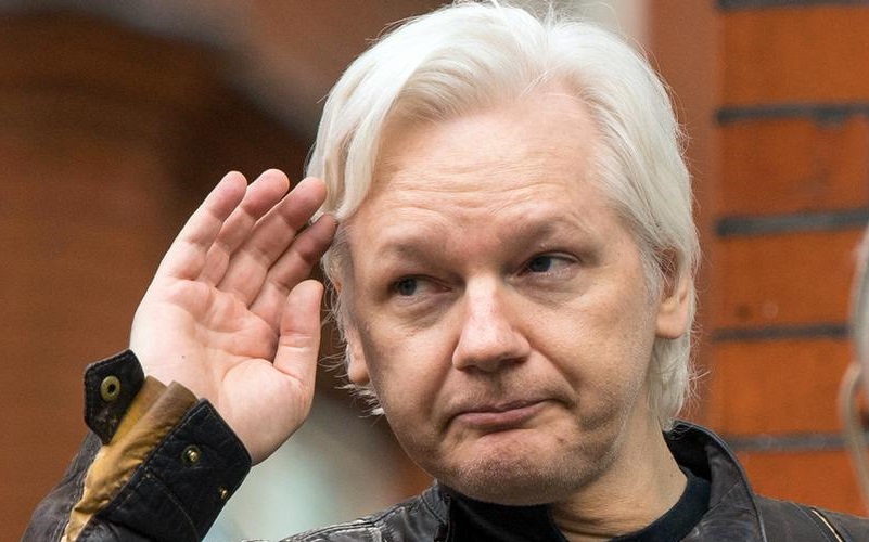Julian Assange fundador do Wikileaks Misto Brasília