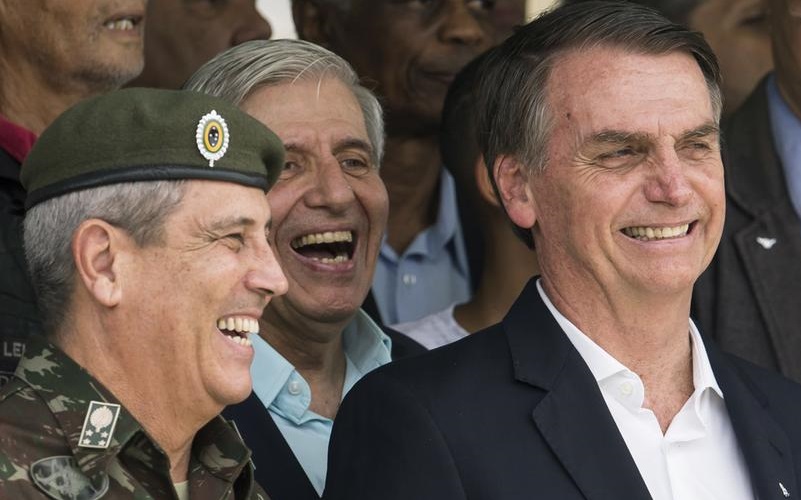 Bolsonaro pode entregar pedido de impeachment pessoalmente no Senado