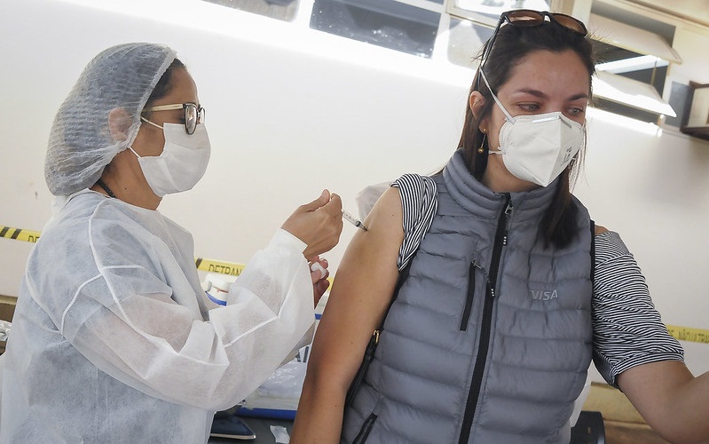 Apesar da desorganização, vacinação avança na capital