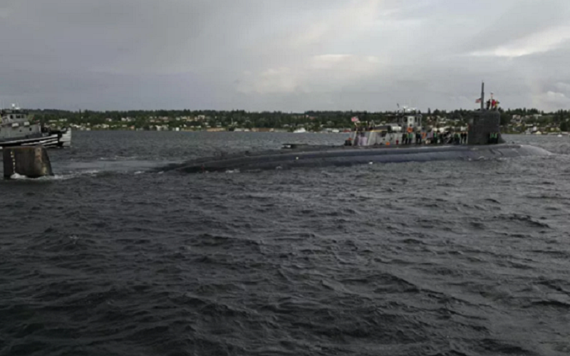 Submarino nuclear dos EUA bate contra objeto desconhecido