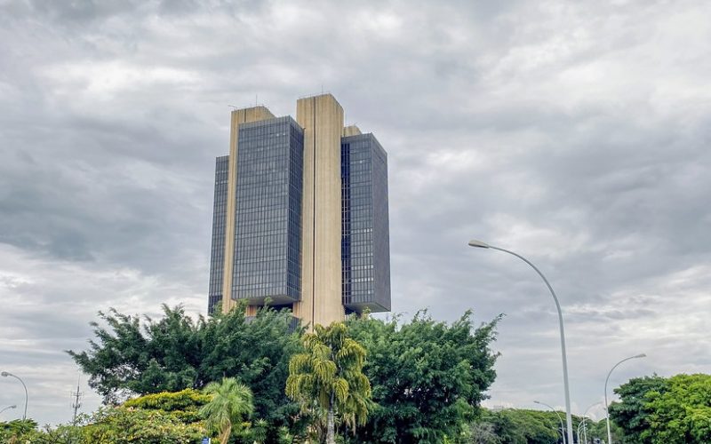 Nuvens negras sobre o prédio do Banco Central, que precisa controlar a inflação cada vez maior/Leonardo Sá/Agência Senado