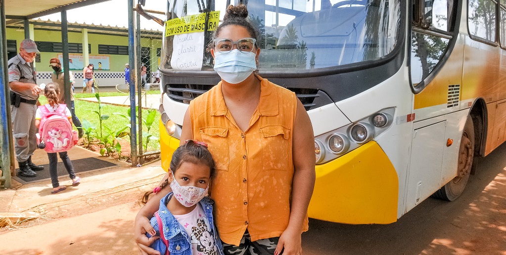Aiury Macedo e filha retorno escola Misto brasília