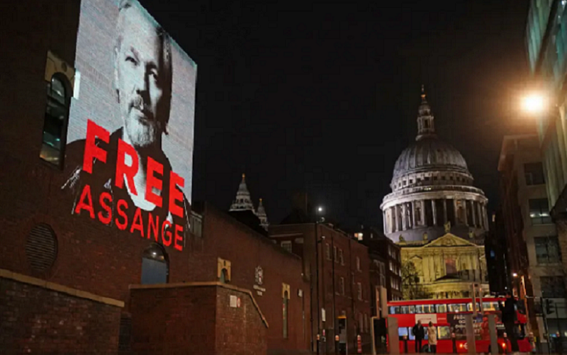 Julian Assange painel extradição Misto Brasília