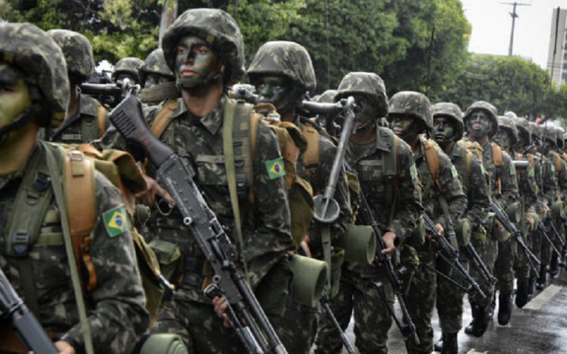 Soldados desfile militar Misto Brasília