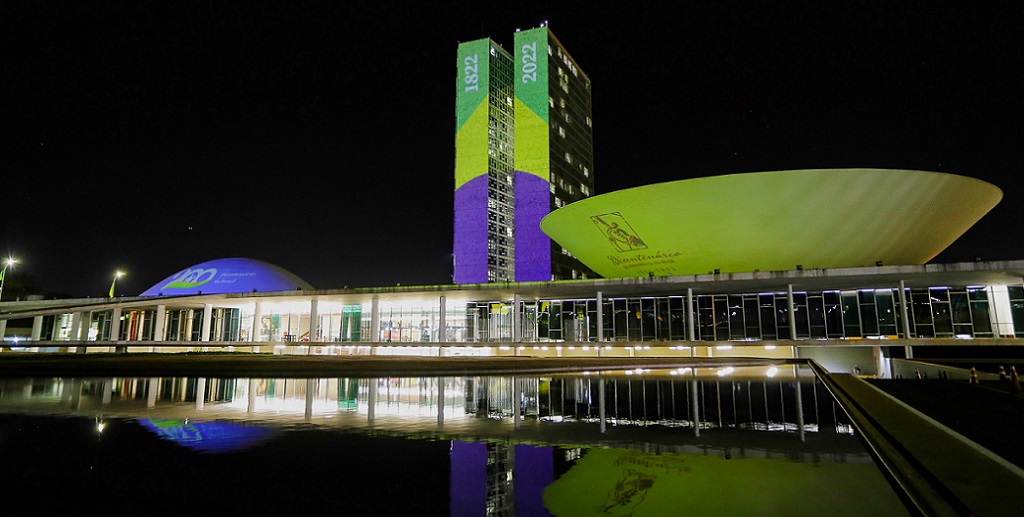 Congresso Nacional verde e amarelo Misto Brasília