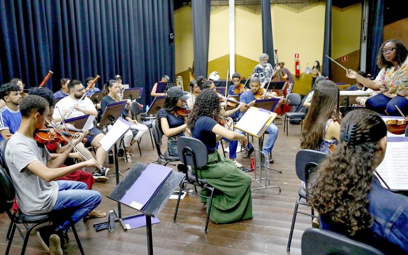 Alunos da Escola de Música, que tem inscrições abertas, fazem ensaio em conjunto/Lúcio Bernardo Jr/Agência Brasília