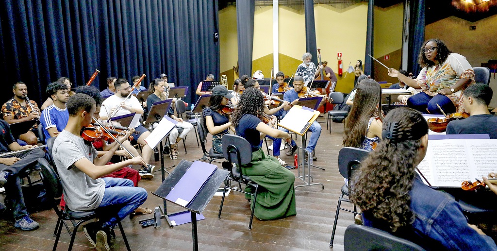 Alunos da Escola de Música, que tem inscrições abertas, fazem ensaio em conjunto/Lúcio Bernardo Jr/Agência Brasília
