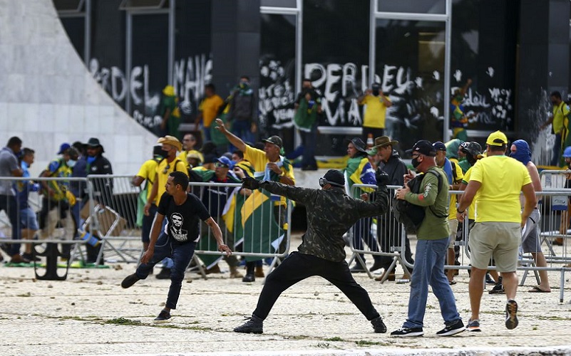 Invasão manifestantes DF Misto Brasília