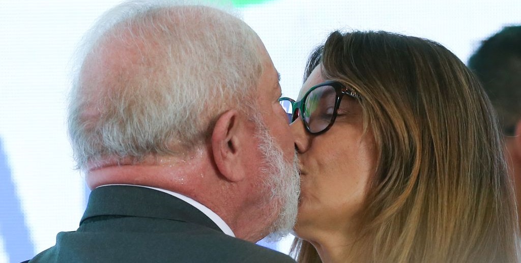 Lula da Silva e Janja beijo Misto Brasília