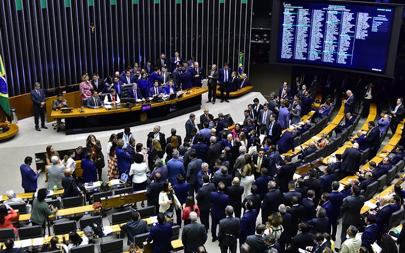 Plenário da Câmara dos Deputados votação reforma tributária Misto Brasília