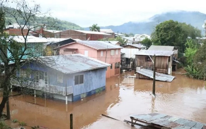 Tempestade Provoca Mortes No Sul Do Brasil Misto Brasil