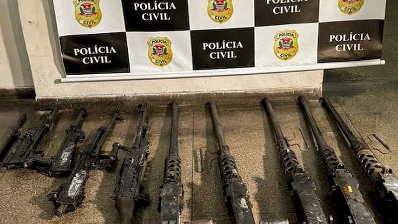 Militares e civis foram indiciados por furto de 21 metralhadoras