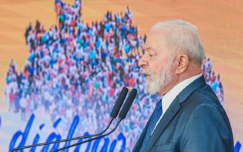Lula da Silva presidente púlpito discurso Misto Brasil