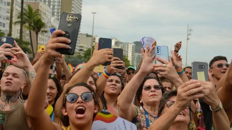 Parada do Orgulho LGBTI+ do Rio de Janeiro reuniu centenas de pessoas em Copacabana, zona sul da cidade/Tomaz Silva/Agência Brasil