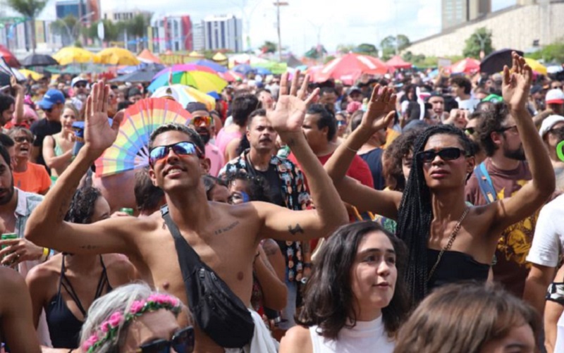 Carnaval Divinas Tetas DF misto Brasil