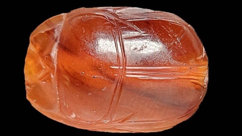 Escaravelho de 2,8 mil anos esculpido em pedra é encontrado na Galileia