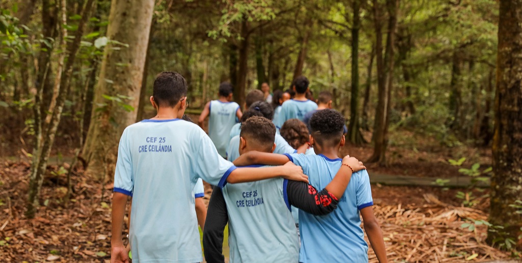 Parque Saburo Onayama estudantes caminhada Misto Brasil
