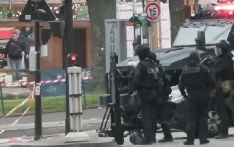 Homem que ameaçou explodir consultado é preso pela polícia da França