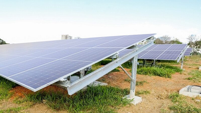 Usina solar pública vai gerar energia para 80 prédios públicos