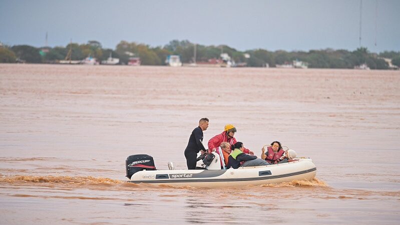 Nível do Guaíba está 17 centímetros acima da cota de inundação