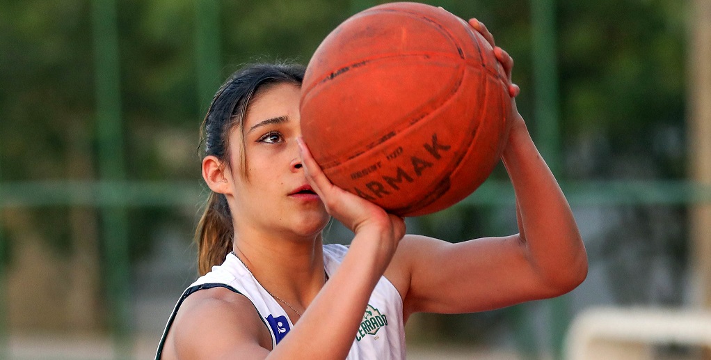 Madu Magalhães basquete esporte trein Misto Brasil