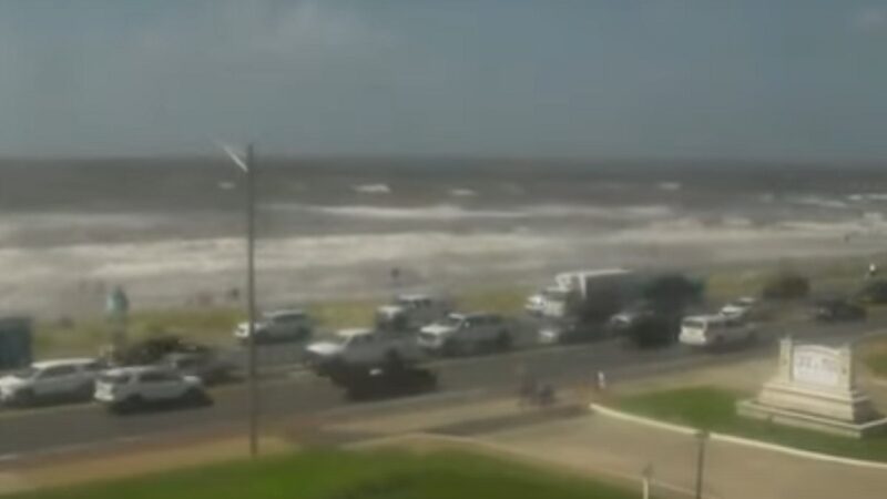Alerta na costa do Texas para a mortal tempestade tropical Alberto